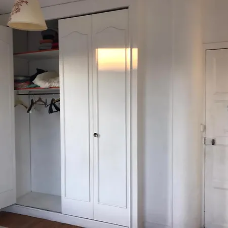 Meublée Dans Un Au Pied De La Gare