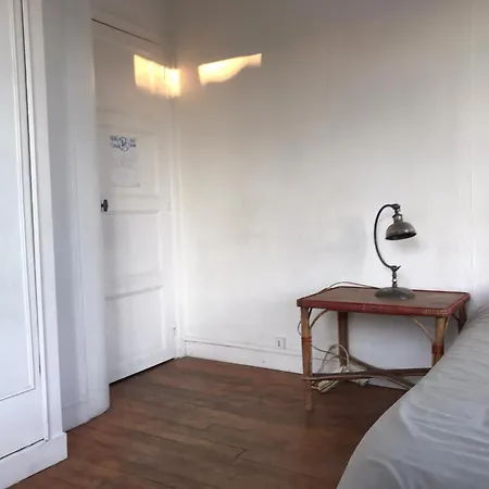 Meublée Dans Un Au Pied De La Gare Habitación en casa particular *