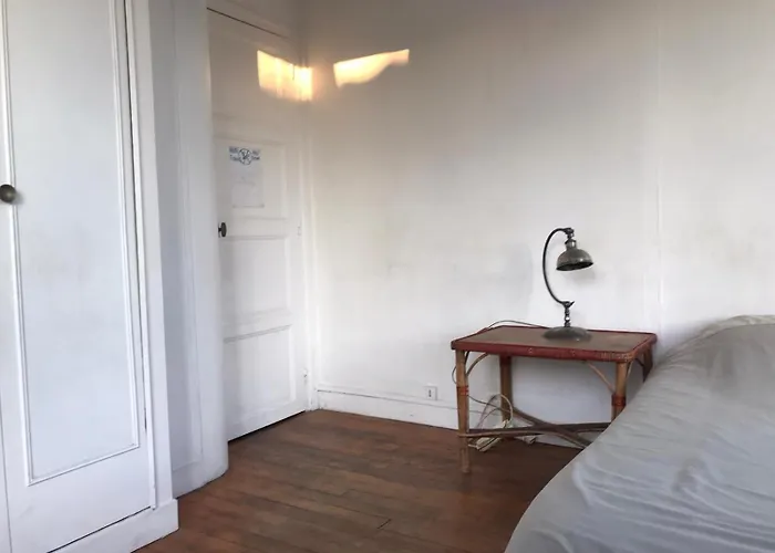 Meublée Dans Un Au Pied De La Gare Séjour chez l'habitant *