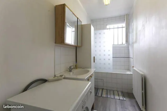 Meublée Dans Un Au Pied De La Gare *